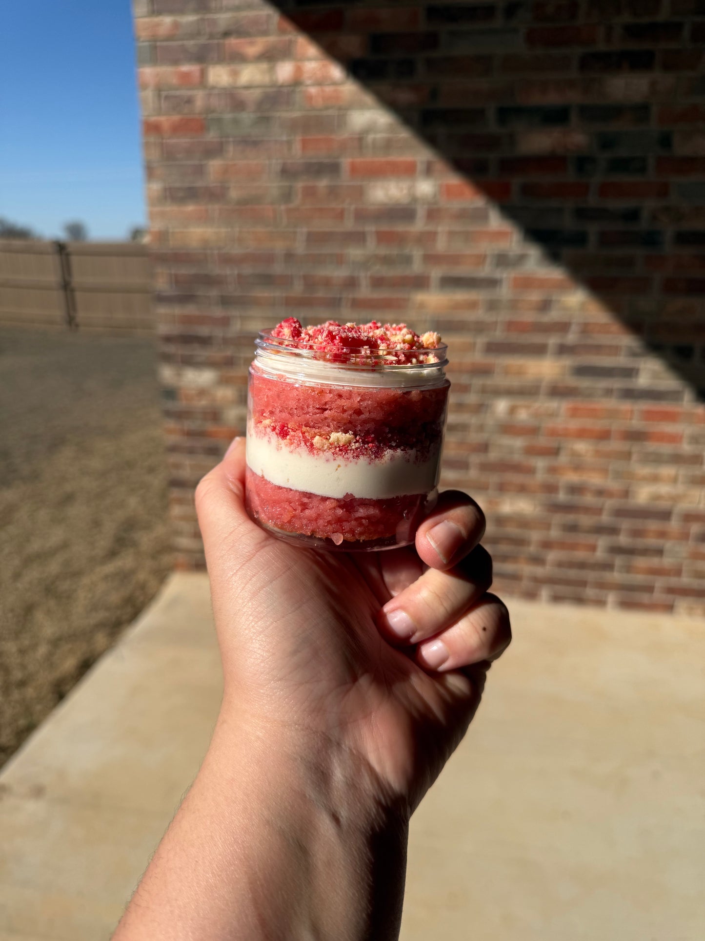 6oz strawberry crunch cake jar