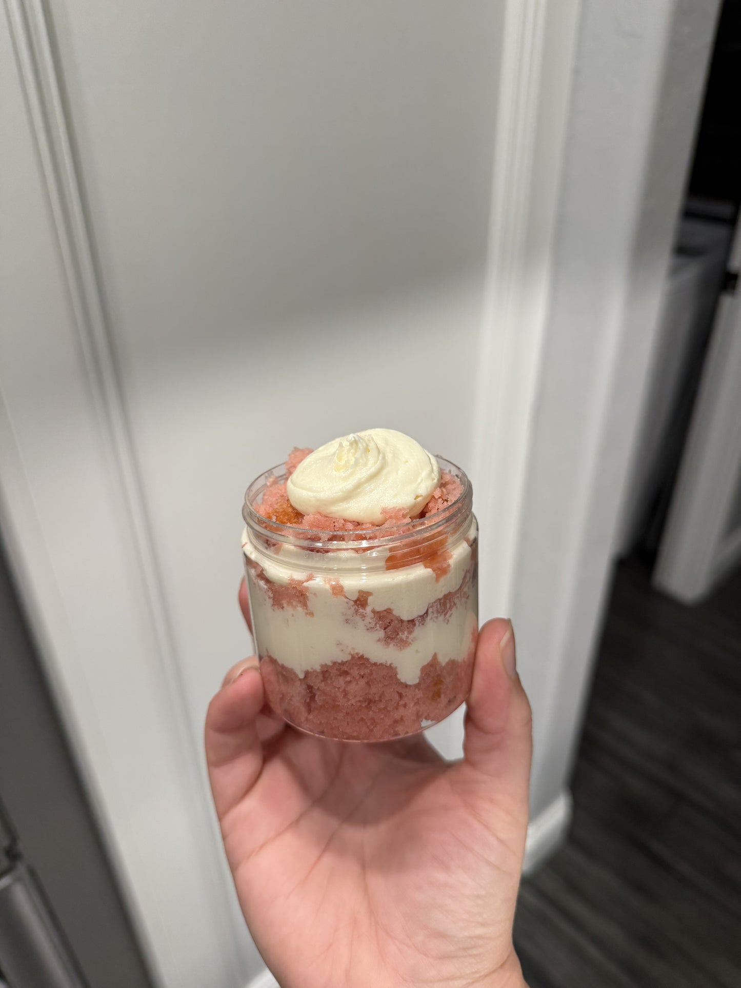 6oz Strawberry cake jar